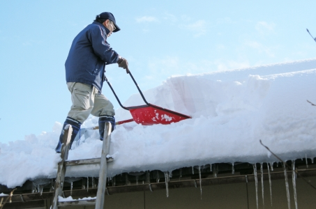 雪かきのコツまとめ 楽にする方法は姿勢 道具 時間をチェック